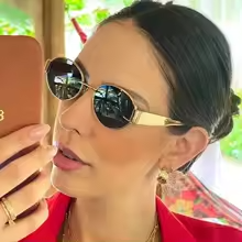 نظارات شمسية تجمع بين الأناقة والحماية